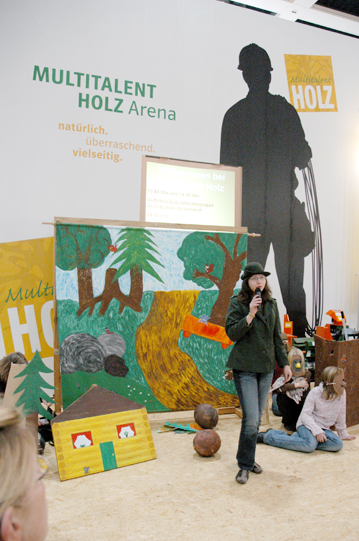 Die Waldtheatergruppe der Grundschule Woltersdorf auf der Aktionsfläche