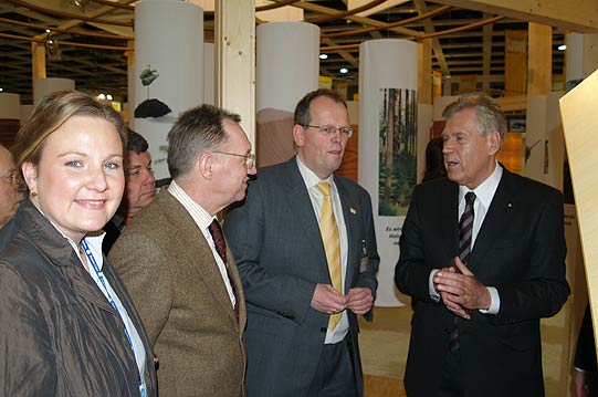 Bundesminister Michael Glos und der Präsident des Bauernverbandes Gerd Sonnleitner
